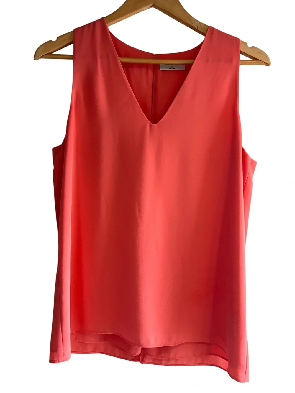 Babaton sleeveless Maddox blouse in
Coral with cut outs size M excellent conditi - Picture 1 of 12